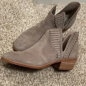 Vince Camuto Pevista Bootie. NEW. Size 8